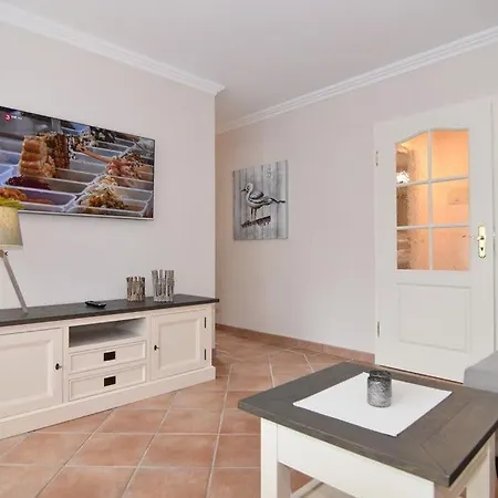 Apartment Klaus-groth-straße 2, Whg 4 *