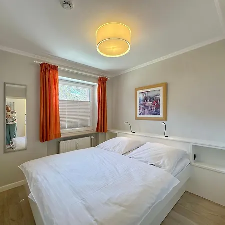 Apartment Klaus-groth-straße 2, Whg 4 *